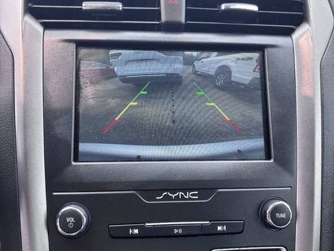 Used 2020 Ford Fusion SE FWD image 5