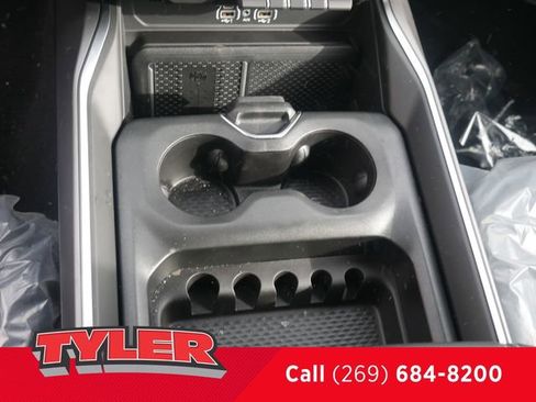 New 2026 RAM 1500 4x4 Crew Cab image 37