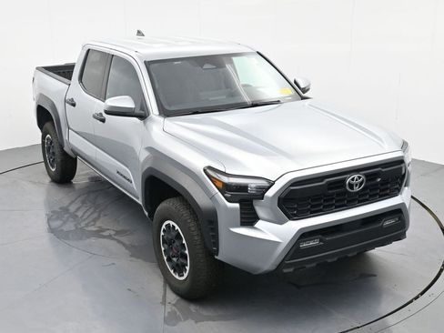 Used 2024 Toyota Tacoma TRD Off-Road image 18