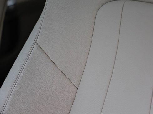 Used 2025 Mercedes-Benz GLB 250 4MATIC image 24