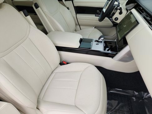 Certified 2024 Land Rover Range Rover SE AWD/4WD image 9