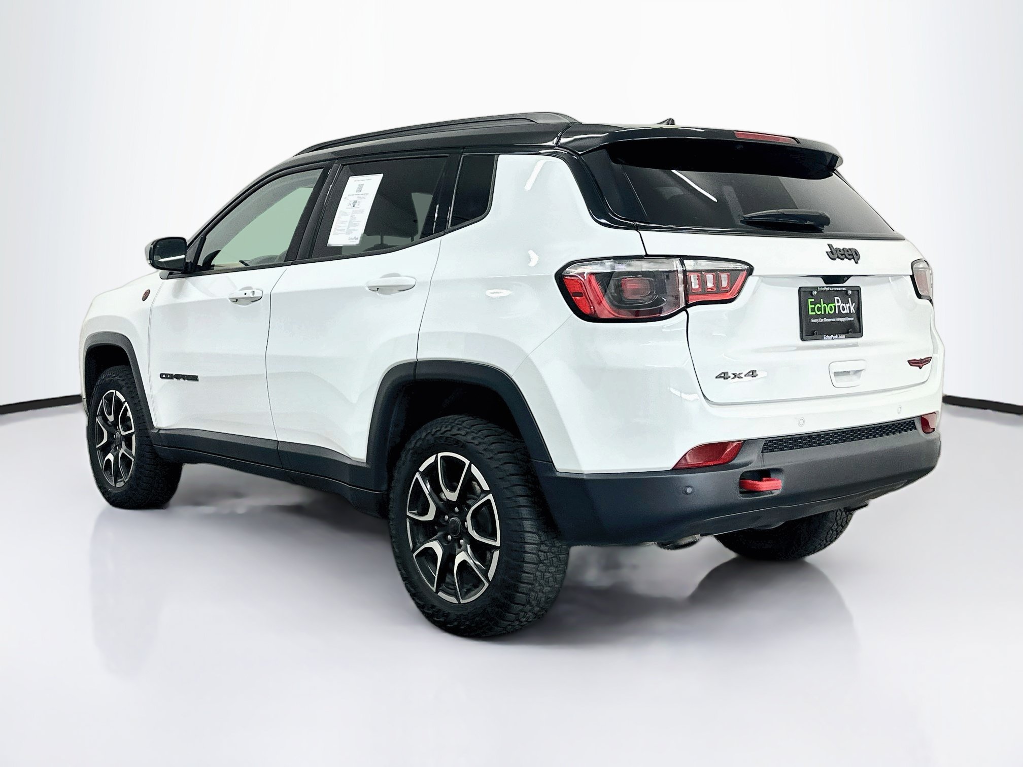 Used 2025 Jeep Compass Trailhawk AWD/4WD image 5