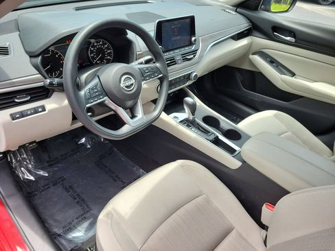 Used 2025 Nissan Altima 2.5 SV FWD image 19