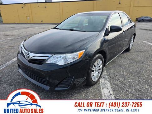 Used 2014 Toyota Camry LE image 1