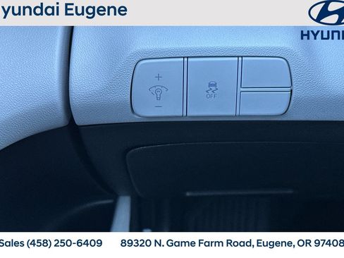 Used 2025 Hyundai Elantra Limited w/ Cargo Package image 33