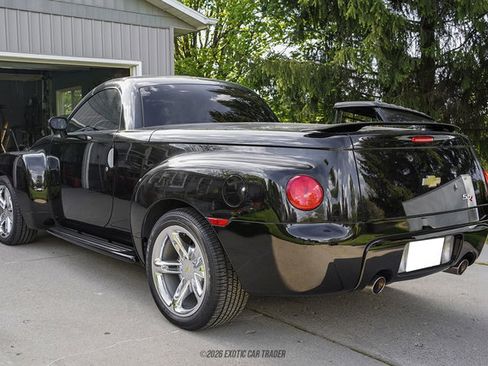 Used 2005 Chevrolet SSR w/ Preferred Equipment Group RWD image 21