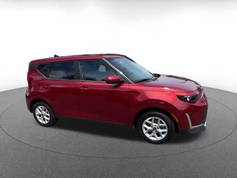 Used 2025 Kia Soul LX w/ LX Technology Package FWD image 2