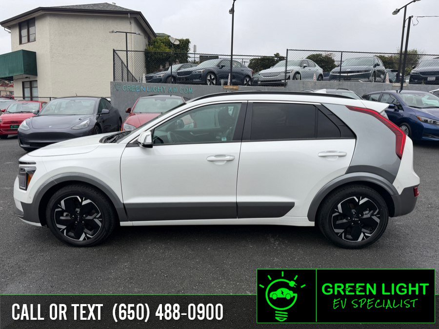 Used 2023 Kia Niro Wave w/ Wave Preserve Package FWD image 8