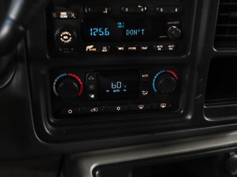 Used 2003 Chevrolet Suburban LT w/ LT Preferred Equipment Group RWD image 21