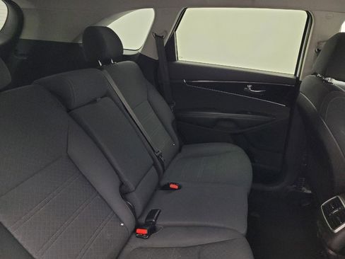 Used 2018 Kia Sorento LX image 19