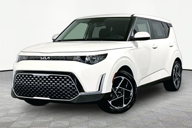 Used 2025 Kia Soul EX FWD image 3