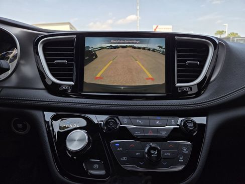New 2026 Chrysler Pacifica Select FWD image 37