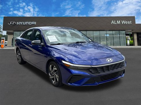 Used 2025 Hyundai Elantra Sport FWD image 3
