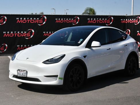 Used 2023 Tesla Model Y Long Range AWD/4WD image 3