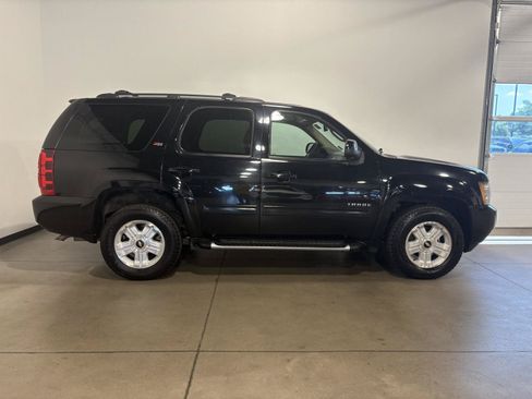 Used 2010 Chevrolet Tahoe LT w/ Luxury Package AWD/4WD image 2