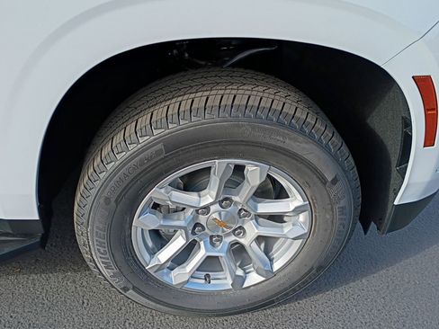 New 2026 Chevrolet Suburban LT w/ Comfort Package image 18