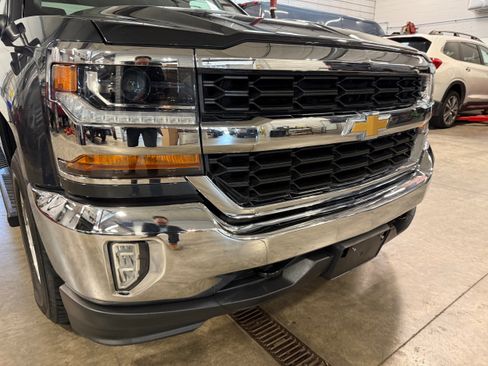 Used 2018 Chevrolet Silverado 1500 LT w/ All Star Edition AWD/4WD image 2