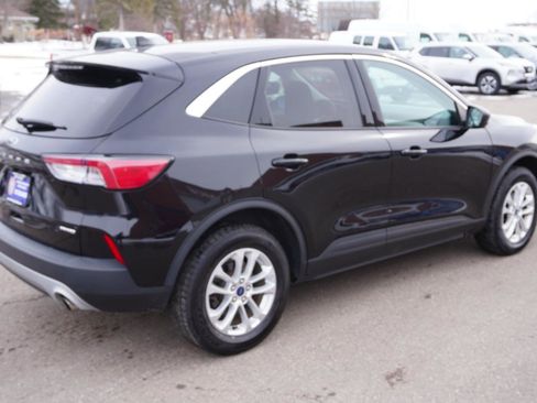Used 2022 Ford Escape SE image 5