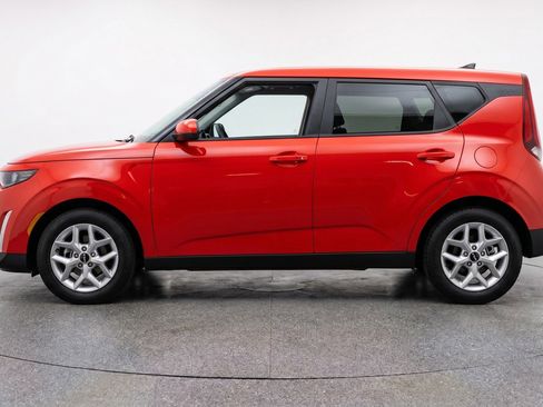 Used 2025 Kia Soul LX w/ LX Technology Package FWD image 5