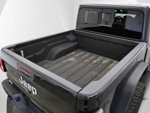 Used 2023 Jeep Gladiator Overland AWD/4WD image 36