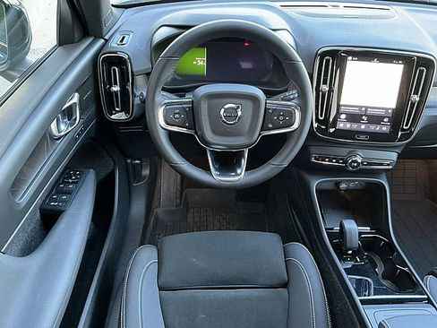 Certified 2023 Volvo XC40 Recharge Ultimate image 5