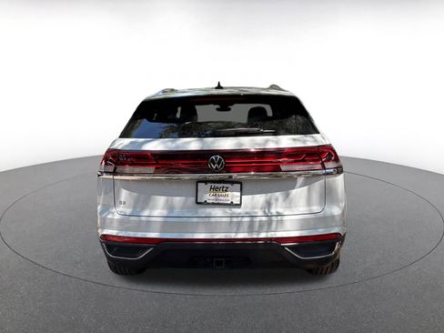 Used 2024 Volkswagen Atlas Cross Sport SE FWD image 6