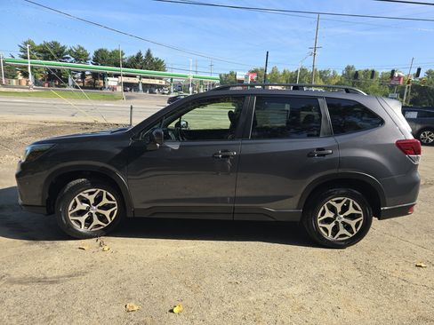 Used 2020 Subaru Forester Premium AWD/4WD image 4