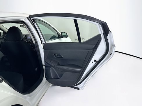 Used 2025 Nissan Sentra S image 27