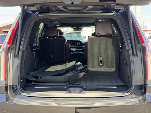 Certified 2022 Cadillac Escalade Premium Luxury Platinum image 10