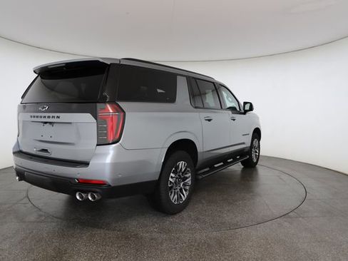 Used 2025 Chevrolet Suburban Z71 image 18