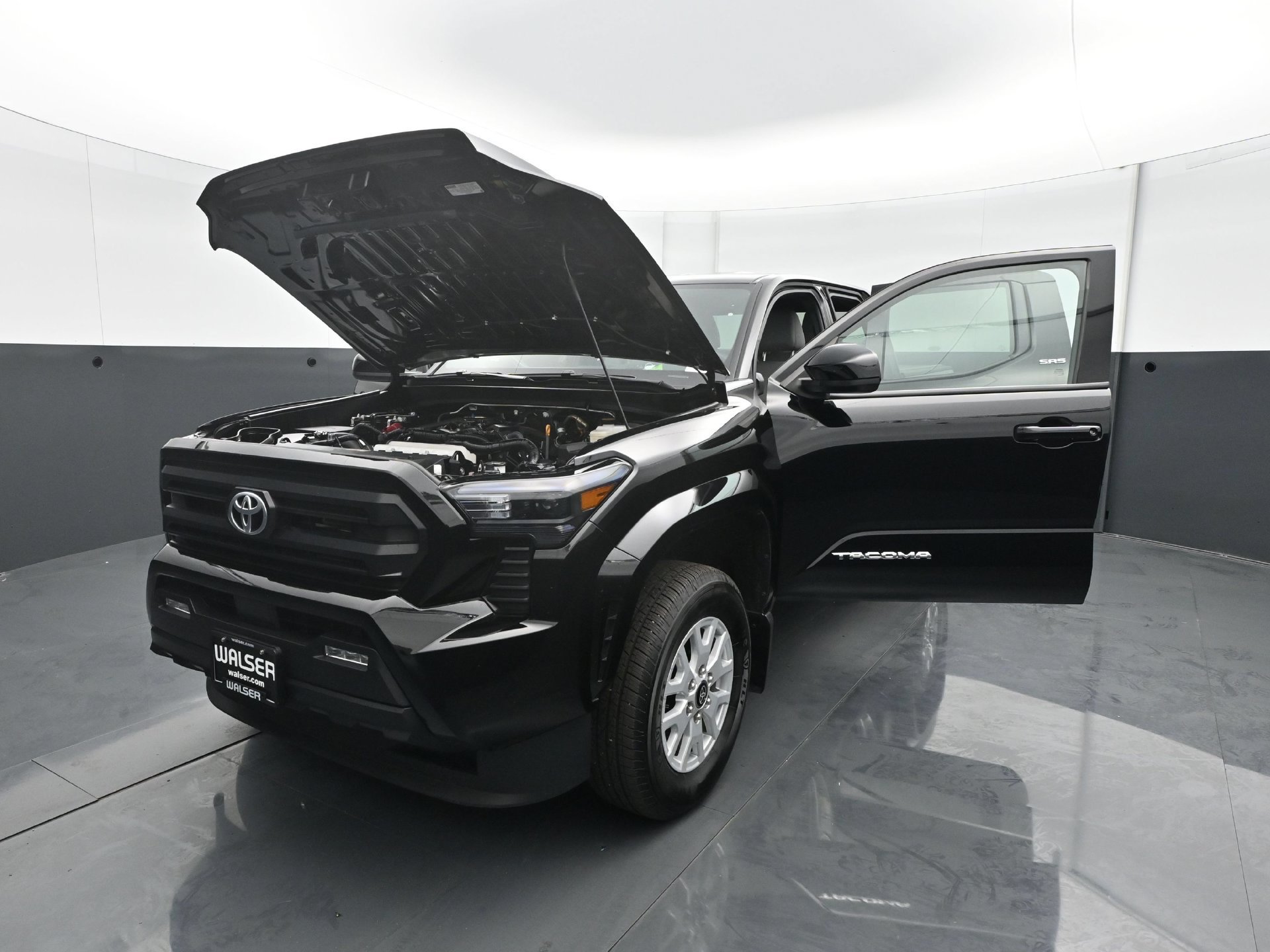 Used 2025 Toyota Tacoma SR5 AWD/4WD image 28