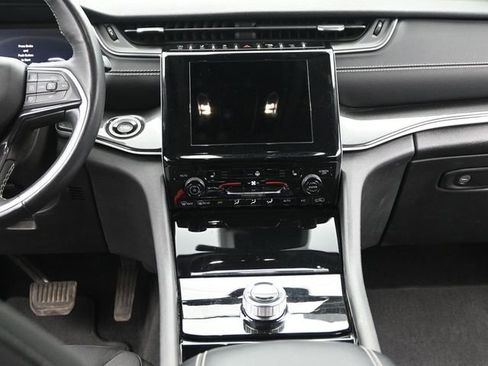 Used 2022 Jeep Grand Cherokee L Laredo w/ Luxury Tech Group I image 27