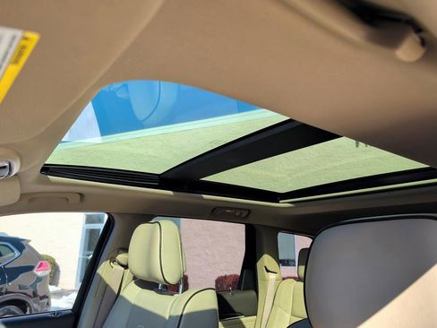 Used 2015 Jeep Grand Cherokee Overland w/ Advanced Technology Group image 27