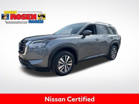 Used 2024 Nissan Pathfinder SL image 1