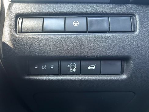Used 2025 Nissan Rogue SV AWD/4WD image 28