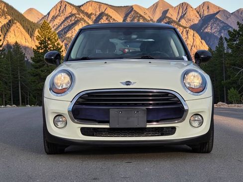 Used 2018 MINI Cooper 2-Door Hardtop w/ Cold Weather Package image 3
