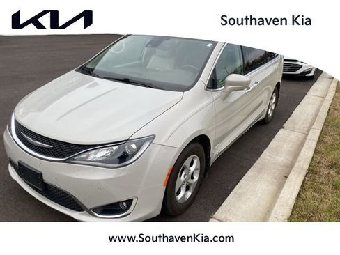 Used 2017 Chrysler Pacifica Touring-L Plus w/ Advanced Safetytec Group image 1