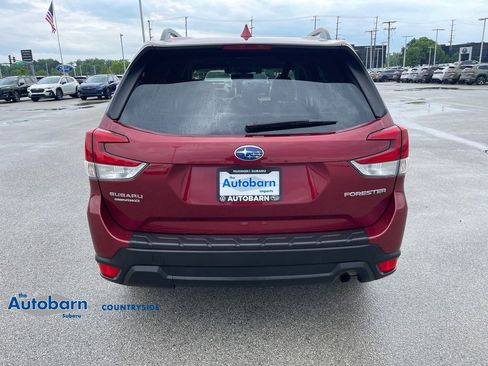 Used 2019 Subaru Forester Premium AWD/4WD image 4