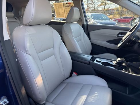 Used 2023 Nissan Rogue SV w/ SV Premium Package image 15