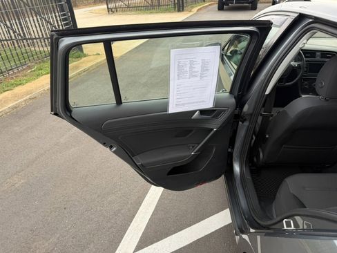 Used 2018 Volkswagen Golf S image 19