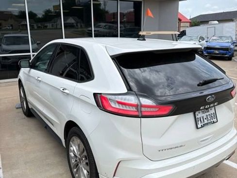 Used 2021 Ford Edge Titanium w/ Equipment Group 301A FWD image 3