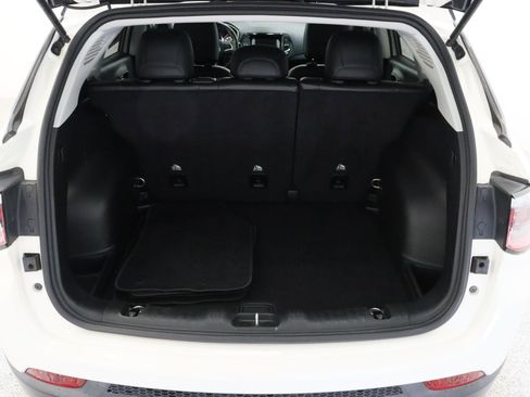 Used 2019 Jeep Compass Latitude FWD image 28