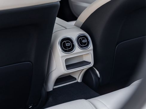 Used 2023 Mercedes-Benz C 300 Sedan image 32