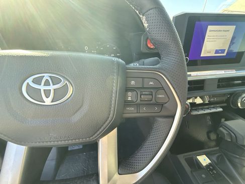 Used 2025 Toyota Tacoma TRD Off-Road AWD/4WD image 29