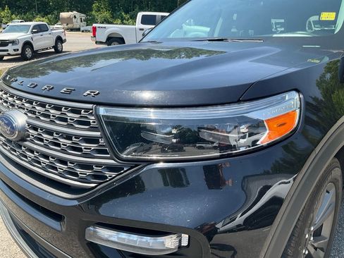 Used 2024 Ford Explorer XLT w/ Equipment Group 202A RWD image 9