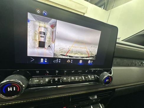 Used 2025 Chevrolet Colorado ZR2 w/ Technology Package image 25