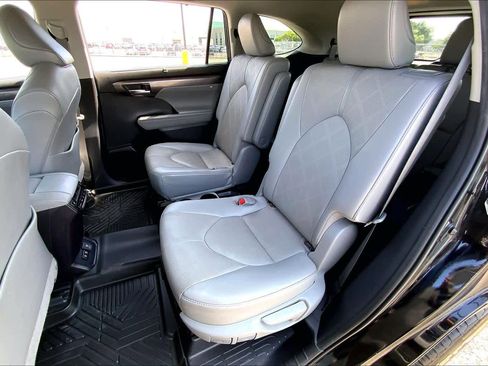 Used 2021 Toyota Highlander Platinum FWD image 20