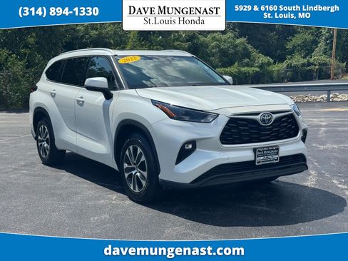 Used 2022 Toyota Highlander XLE FWD image 1