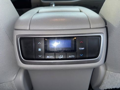Used 2019 Toyota Highlander LE image 17