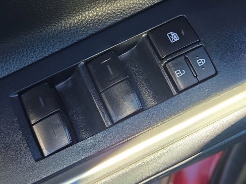 Used 2022 Toyota Highlander XLE image 6